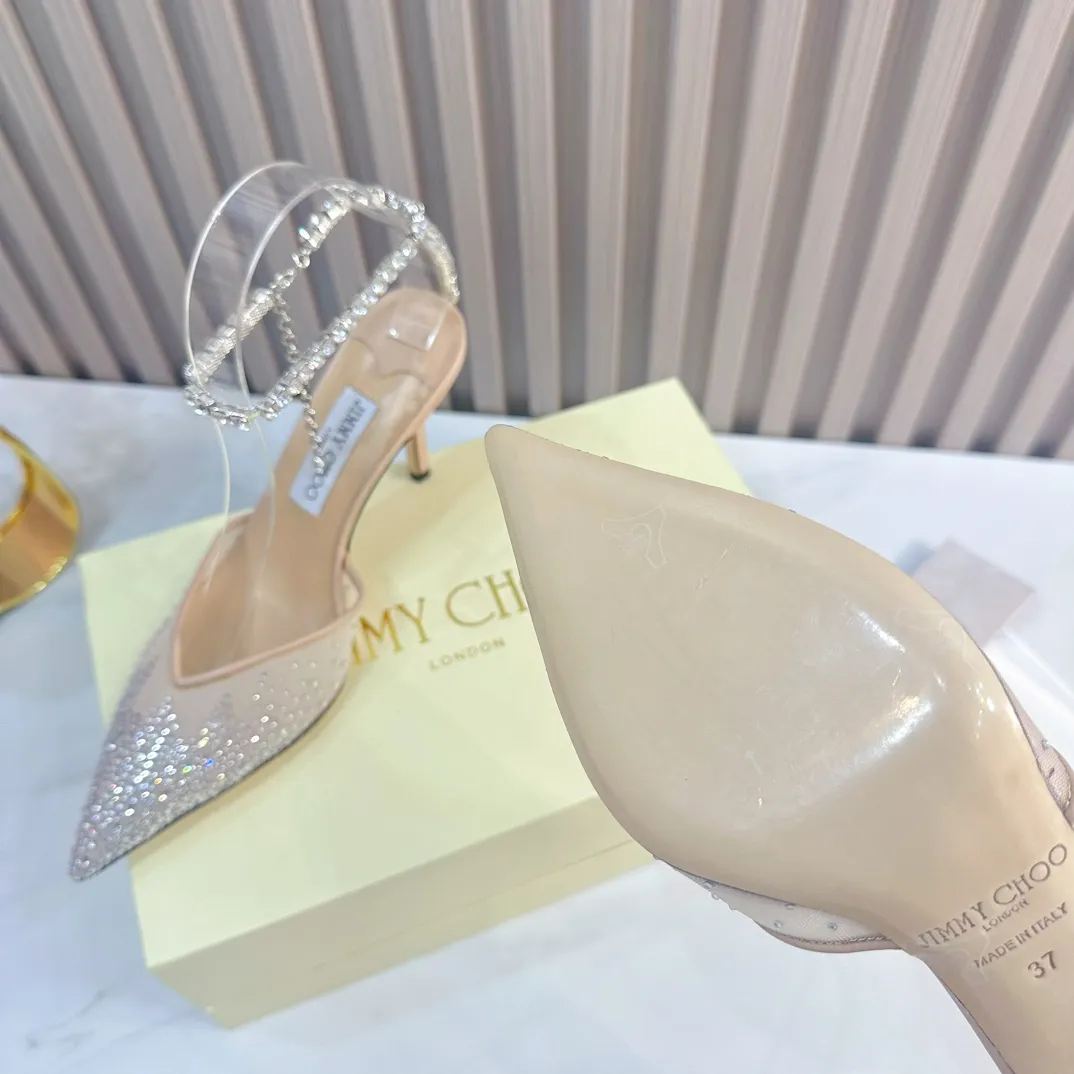 👟👟Ex-factory price 700👟👟 JIMMY CHOO (Jimmy CHOO) 💝💝💝 is a very comprehensive noble fashion lifestyle brand, with a series of women's high-heeled, medium-heeled, flat-heeled sandals with the same strap from major fashion bloggers and celebrities in Hong Kong and the United States.  The Australian pointed toe, round toe and square toe series are simply beautiful. Fall in love with elegance and playful sense of the future. Just by looking at them, you want to own them immediately, but you can really think about a pair of exquisite high heels~~~~~~~~~~~~~~~~~ 💝This series is specially designed for extraordinary and indifferent ladies, thus creating a unique overall effect, Jimmy Choo Design products that inspire women to move forward and show their charm💝💝💝 1⃣️Material: Imported genuine mesh hot diamond 2⃣️Inner: Imported Italian lambskin, super soft and delicate 3⃣️Outsole: Imported Italian original original color genuine leather outsole Heel height 8.5cm (10.0/6.5cm can be made) 4⃣️Code number: 35-39 (34.40.41.42 customized)
